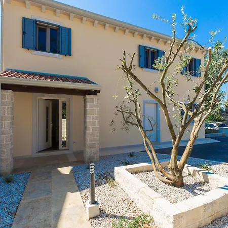 Villa In Deklici With Infinity Pool & Sea Views *