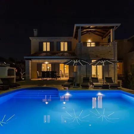 In Deklici With Infinity Pool & Sea Views *