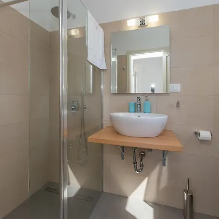 In Deklici With Infinity Pool & Sea Views