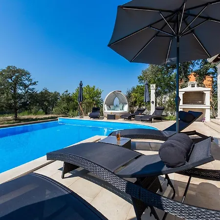 Villa In Deklici With Infinity Pool & Sea Views Kaštelir