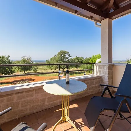 In Deklici With Infinity Pool & Sea Views Villa Kaštelir