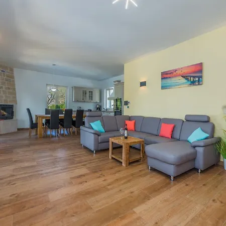 In Deklici With Infinity Pool & Sea Views *