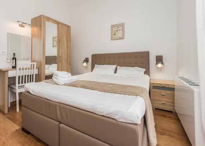 In Deklici With Infinity Pool & Sea Views 빌라 Kaštelir