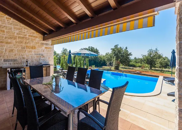 빌라 In Deklici With Infinity Pool & Sea Views Kaštelir