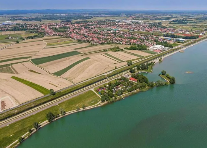 빌라 In Deklici With Infinity Pool & Sea Views Kaštelir