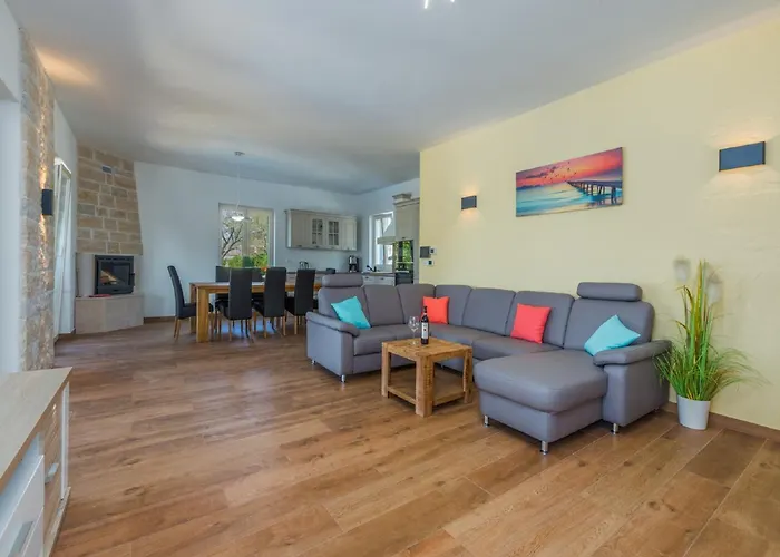 In Deklici With Infinity Pool & Sea Views *