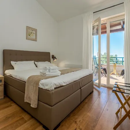 In Deklici With Infinity Pool & Sea Views * Kaštelir