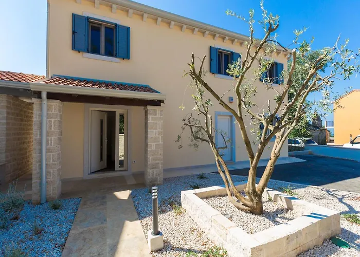 Villa In Deklici With Infinity Pool & Sea Views *